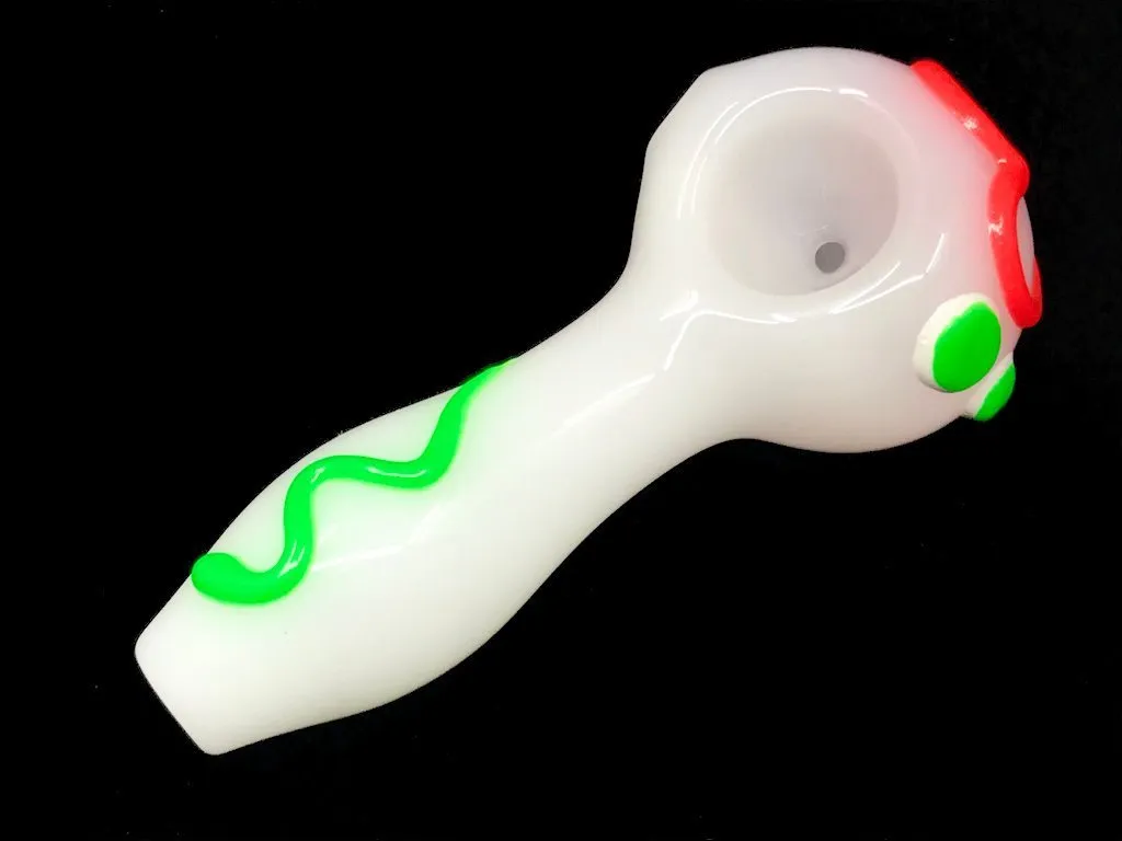 Glow in the Dark Heart Pipe