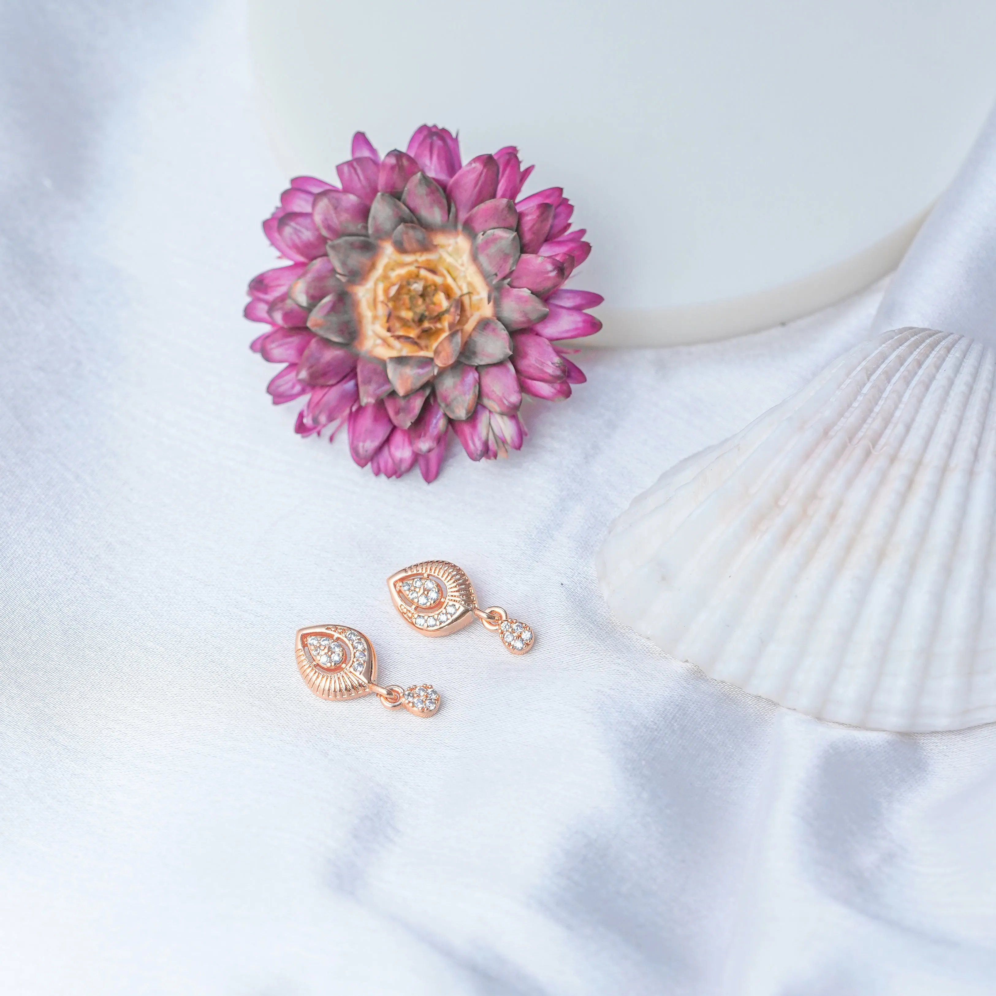 Redefined
Zarder Rose Gold Designer Chain Pendant Set: Effortless Luxury for Every Occasion