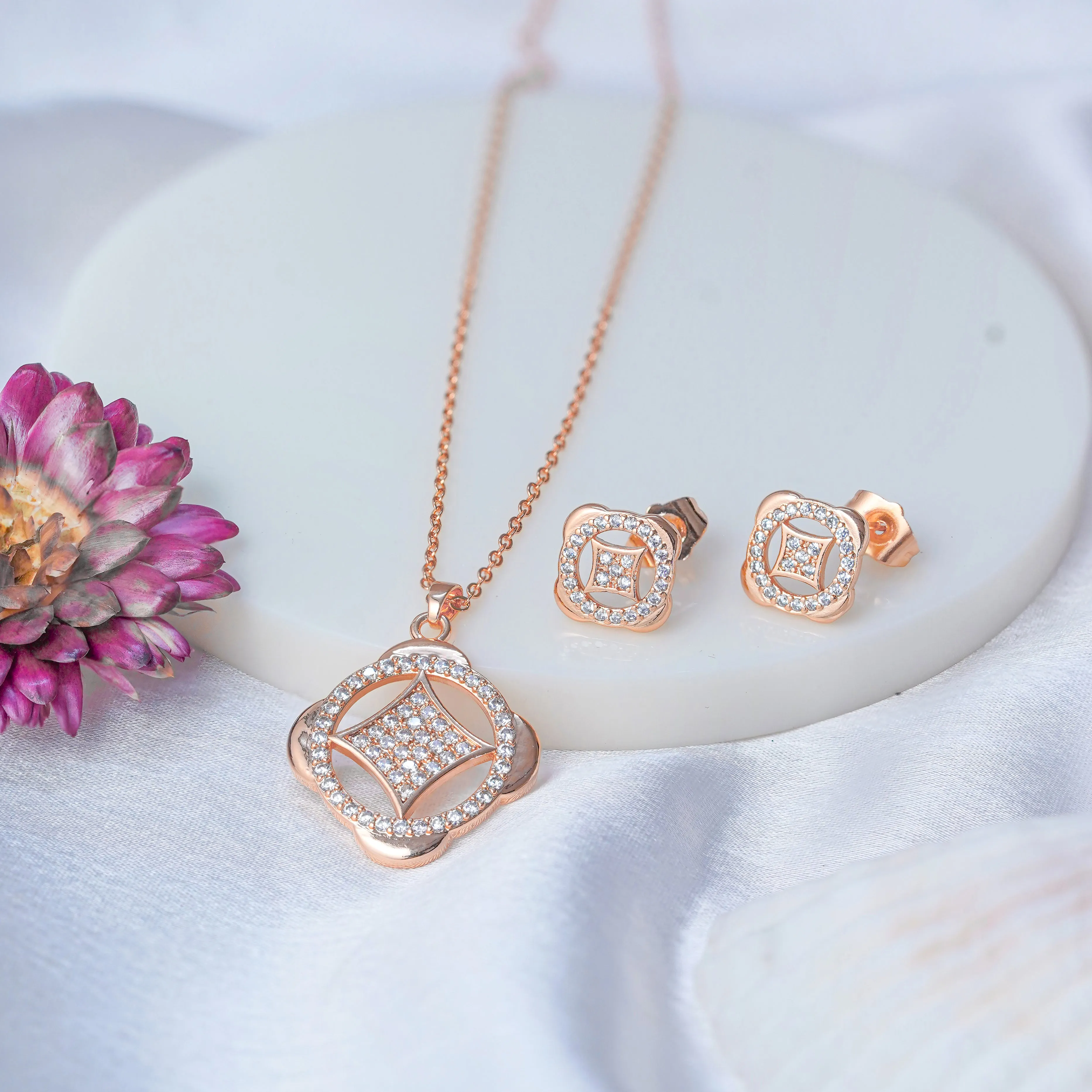 Zarder Rose Gold Designer Chain Pendant Set: Timeless Sophistication Defined