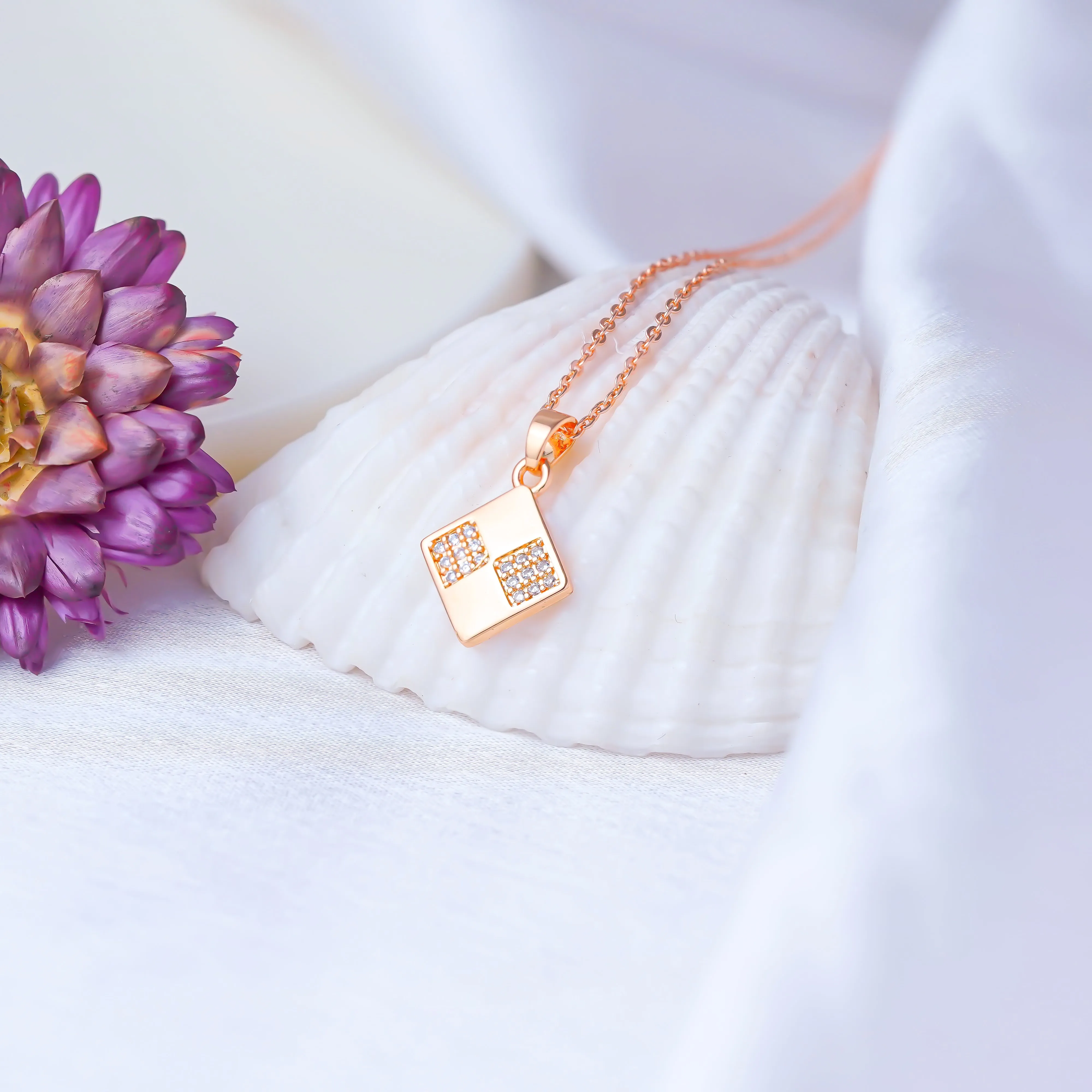 Zarder Rose Gold Designer Chain Pendant Set: Where Sophistication Meets Innovation
